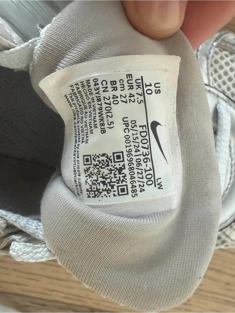 Nike V2K Run Summit White Metallic Silver Women's Size 10